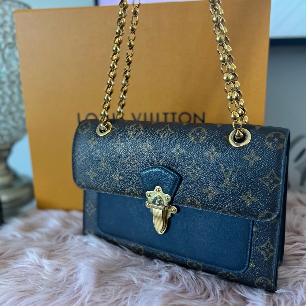 Louis Vuitton shoulder bag